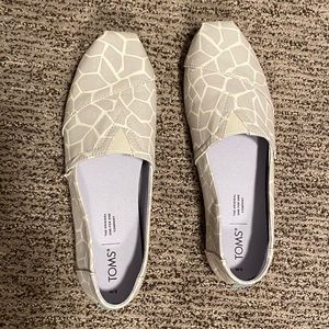 TOMS cloud bound alparagatas- Grey giraffe, 9M